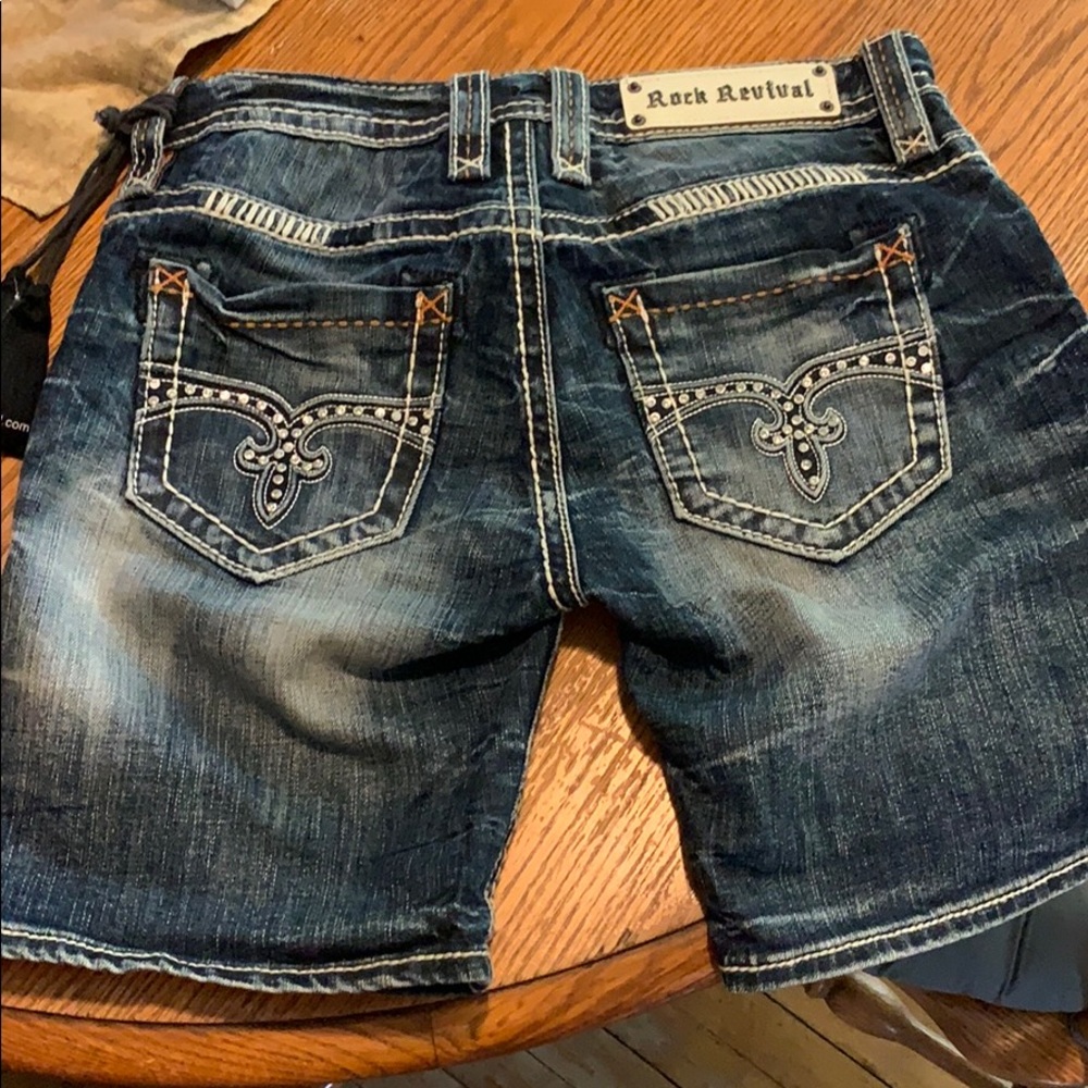 Shorts - Picture 2 of 4